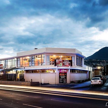 Nightcap At Carlyle Hotel Derwent Park Exterior photo