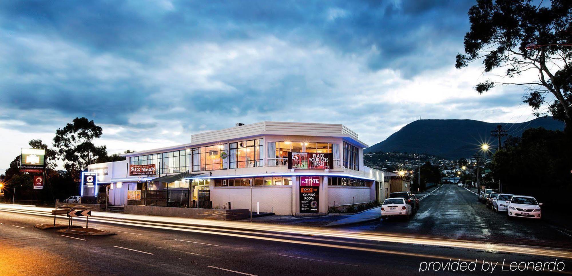Nightcap At Carlyle Hotel Derwent Park Exterior photo