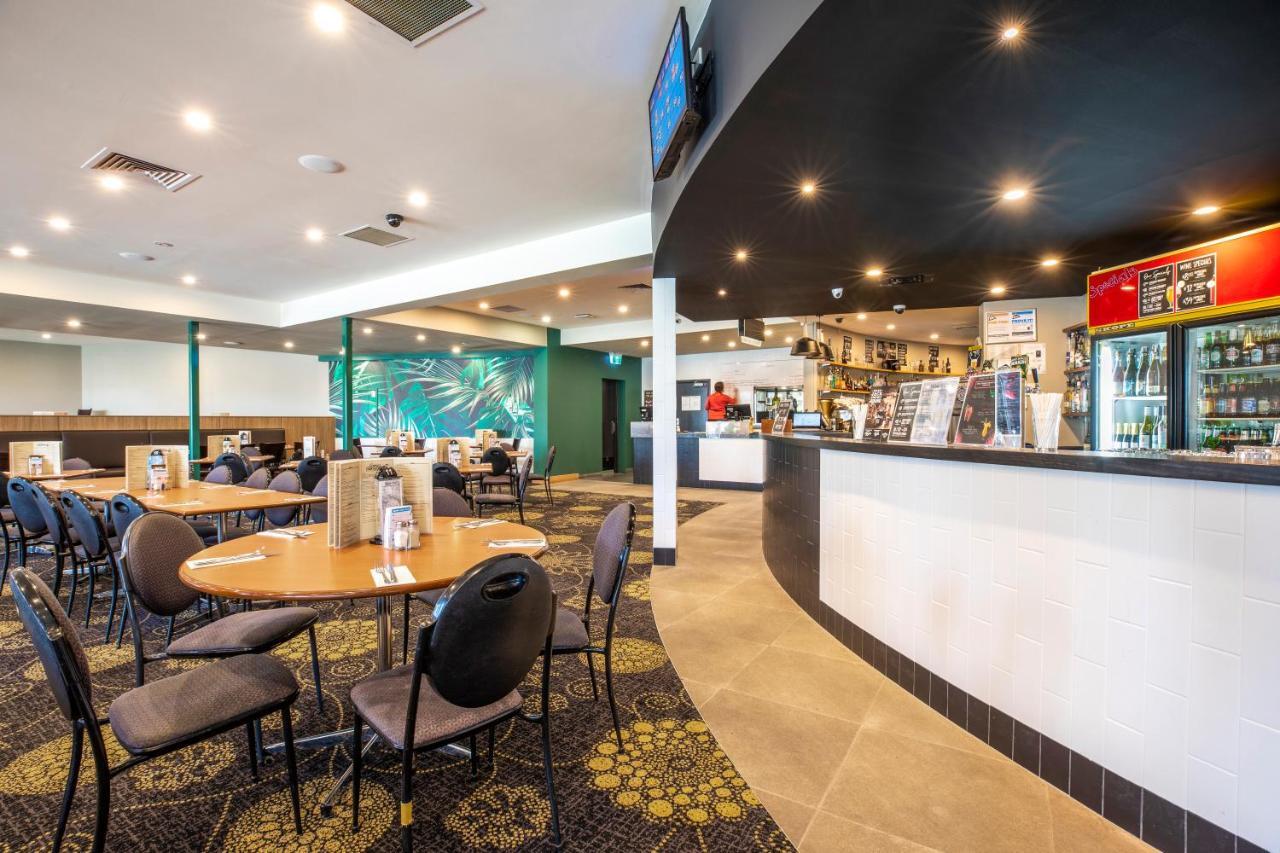 Nightcap At Carlyle Hotel Derwent Park Exterior photo