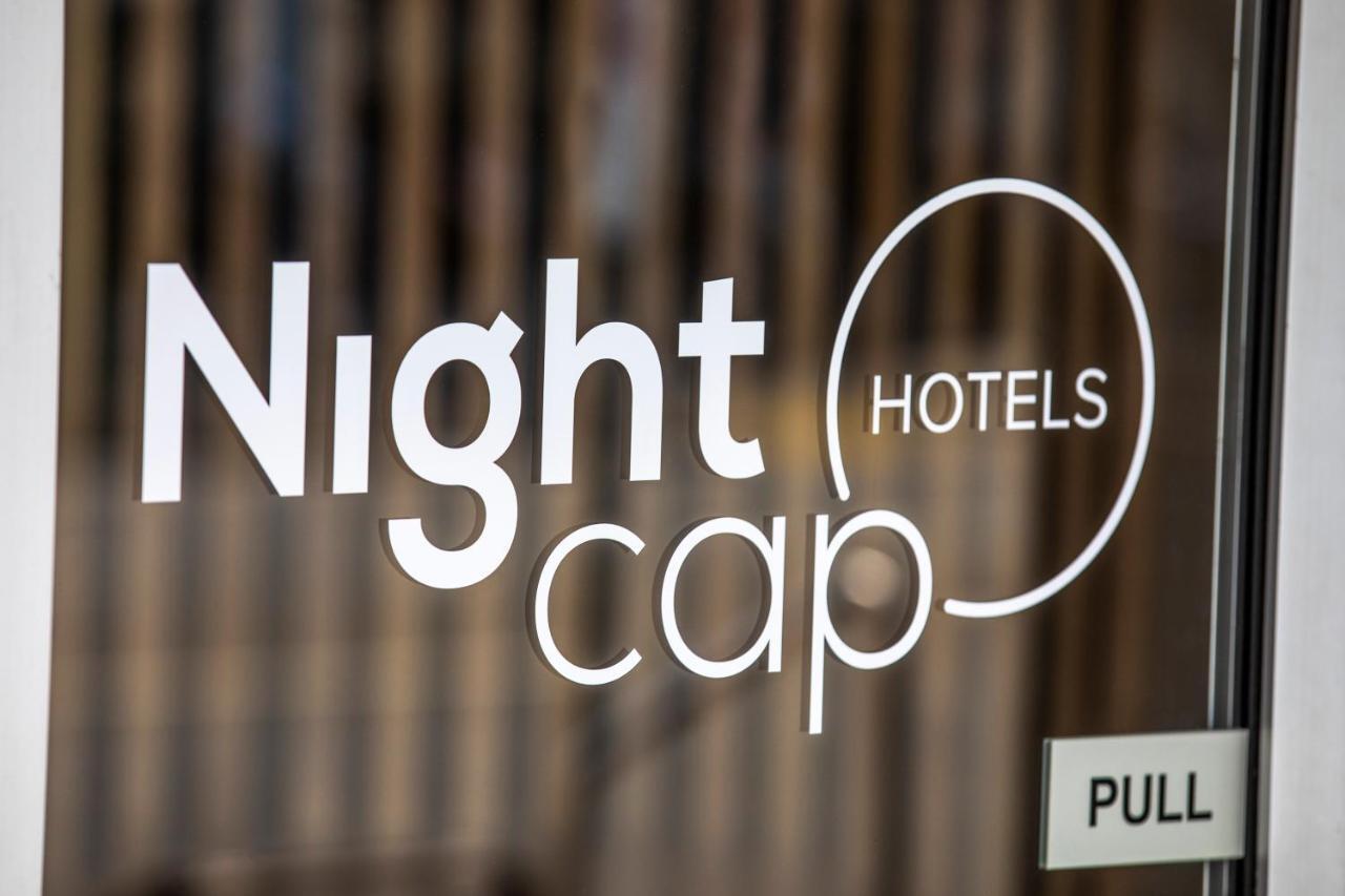 Nightcap At Carlyle Hotel Derwent Park Exterior photo