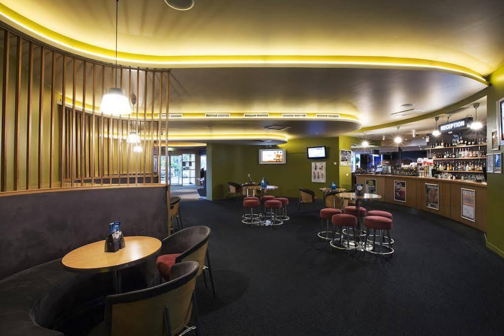 Nightcap At Carlyle Hotel Derwent Park Exterior photo